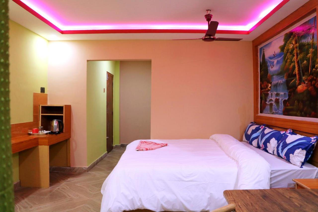 Hotel National Park Sauraha- Homely Stay And Peaceful Location With Jungle Safari Arrangements Eksteriør billede