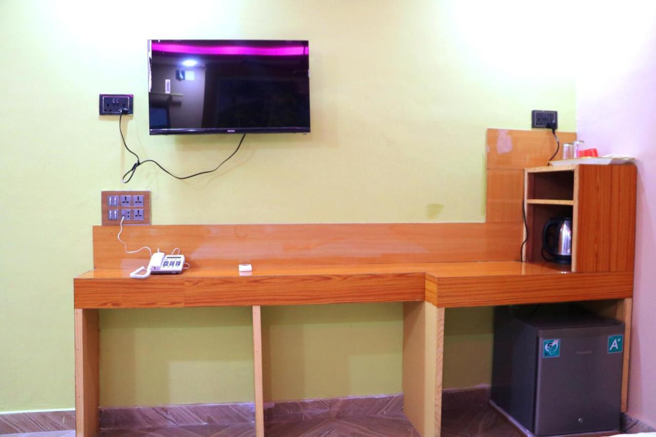 Hotel National Park Sauraha- Homely Stay And Peaceful Location With Jungle Safari Arrangements Eksteriør billede