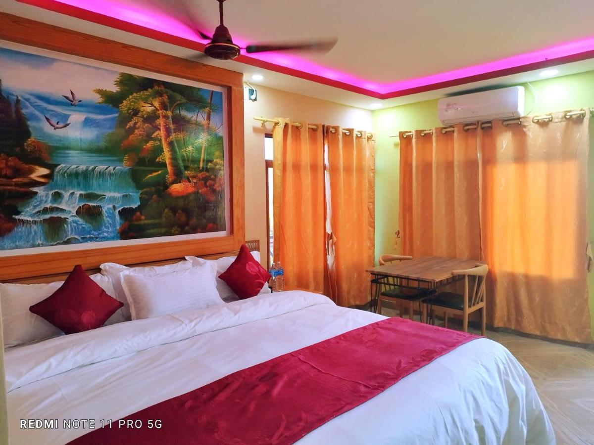 Hotel National Park Sauraha- Homely Stay And Peaceful Location With Jungle Safari Arrangements Eksteriør billede