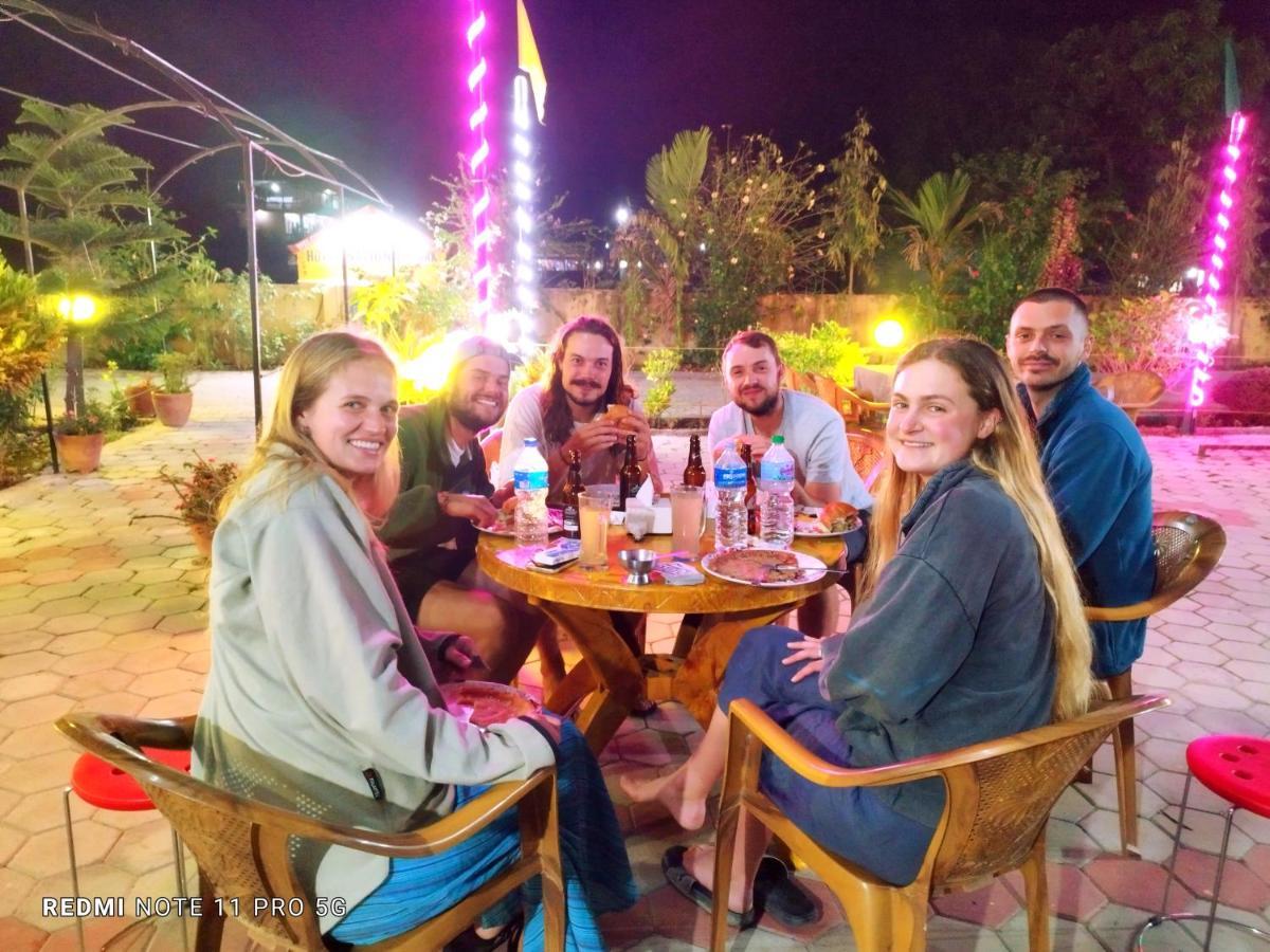 Hotel National Park Sauraha- Homely Stay And Peaceful Location With Jungle Safari Arrangements Eksteriør billede