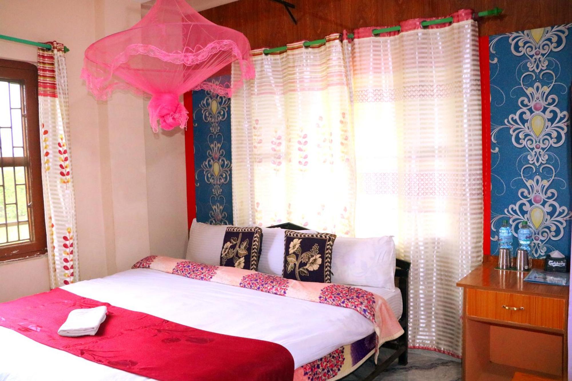 Hotel National Park Sauraha- Homely Stay And Peaceful Location With Jungle Safari Arrangements Eksteriør billede