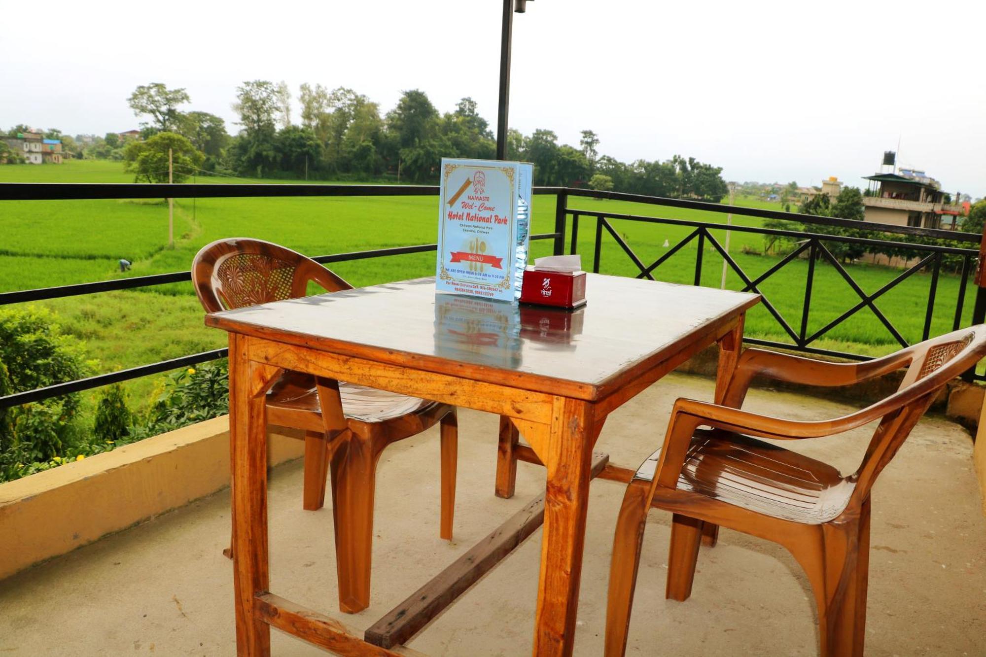 Hotel National Park Sauraha- Homely Stay And Peaceful Location With Jungle Safari Arrangements Eksteriør billede