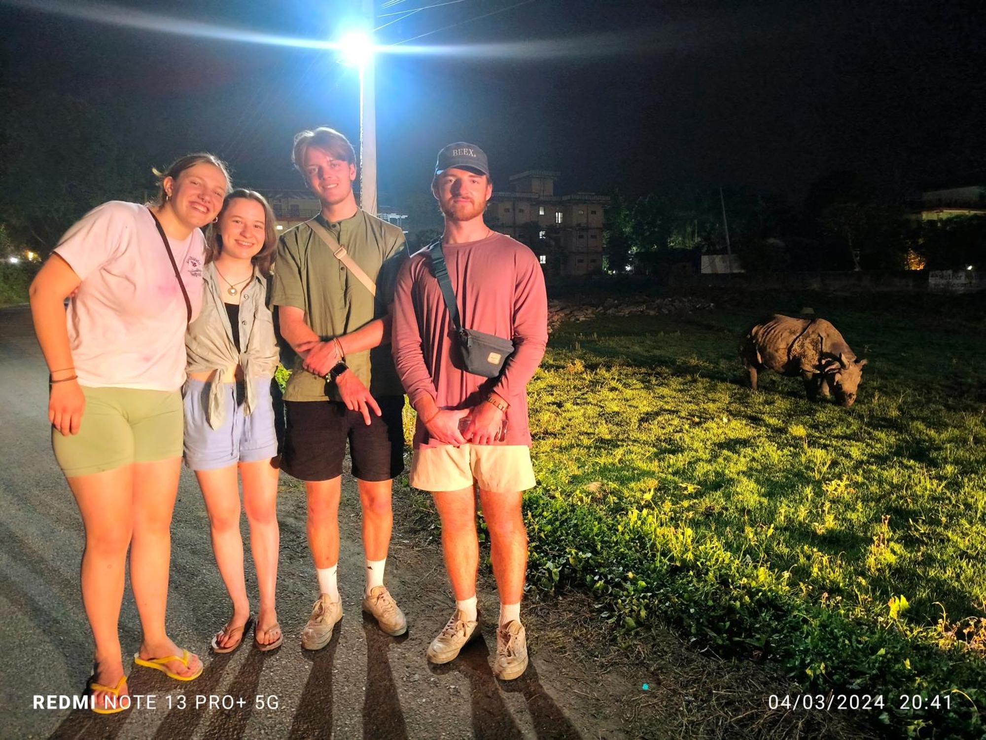 Hotel National Park Sauraha- Homely Stay And Peaceful Location With Jungle Safari Arrangements Eksteriør billede